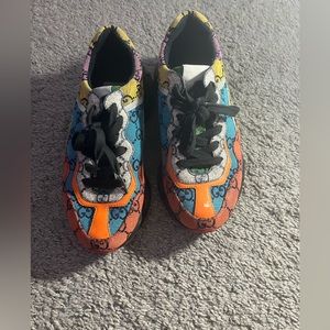 Women Gucci sneaker size 35 US 5